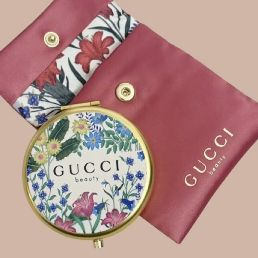 Gucci chic compact